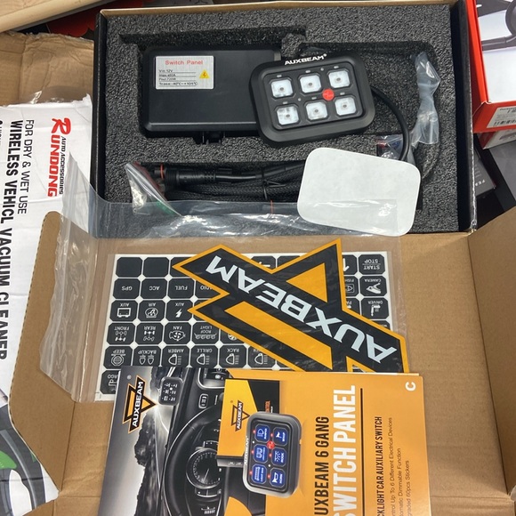 Auxbeam 6 Gang switch panel - Picture 2 of 3